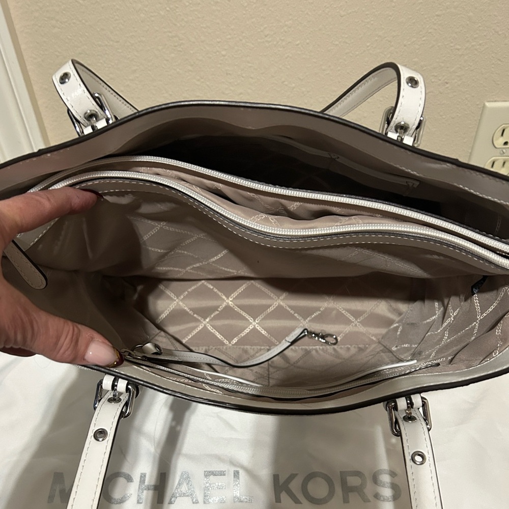 Michael Kors White/Taupe Monogram Tote with Matching Wallet - Picture 9 of 16